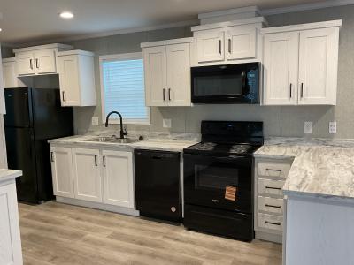 Photo 4 of 13 of home located at 969 State Route 28 #123 Milford, OH 45150