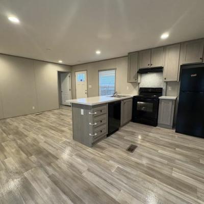 Photo 4 of 19 of home located at 2319 Greensburg Rd #53 Campbellsville, KY 42718