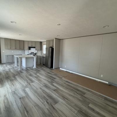 Photo 4 of 22 of home located at 2319 Greensburg Rd #46 Campbellsville, KY 42718