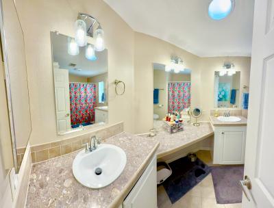 Photo 5 of 12 of home located at 6018 Liberty Drive Groveland, FL 34736