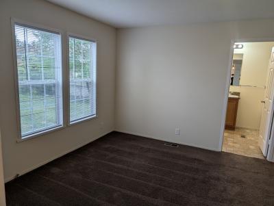 Photo 5 of 7 of home located at 25146 Oxford Woodhaven, MI 48183