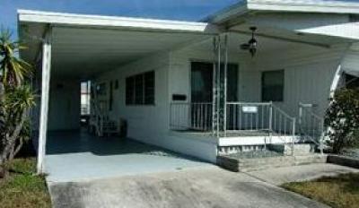 Photo 3 of 5 of home located at 508 44th Ave East Lot M-38 Bradenton, FL 34203