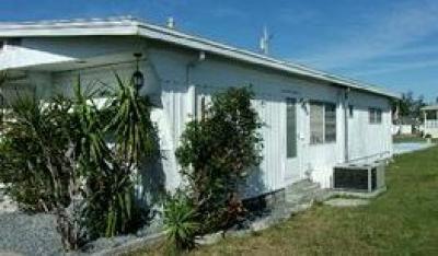 Photo 4 of 5 of home located at 508 44th Ave East Lot M-38 Bradenton, FL 34203