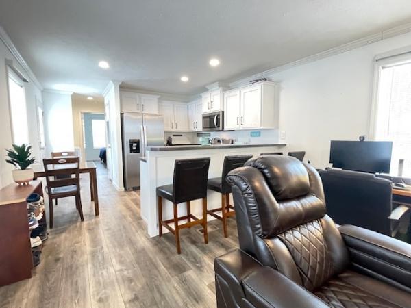 2023 Commodore Mobile Home