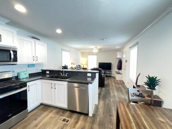 2023 Commodore Mobile Home