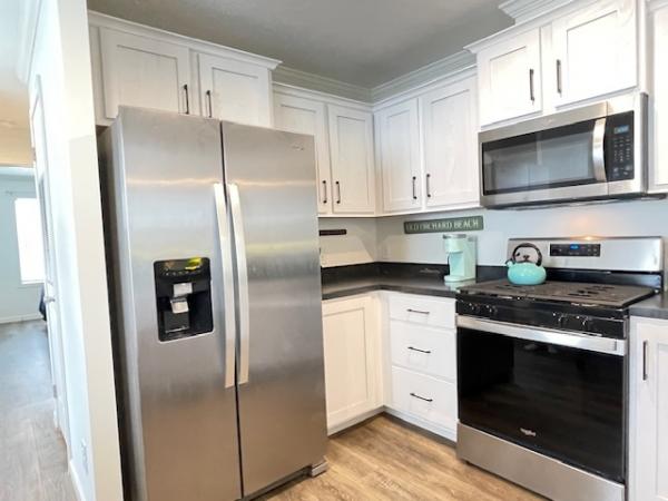 2023 Commodore Mobile Home