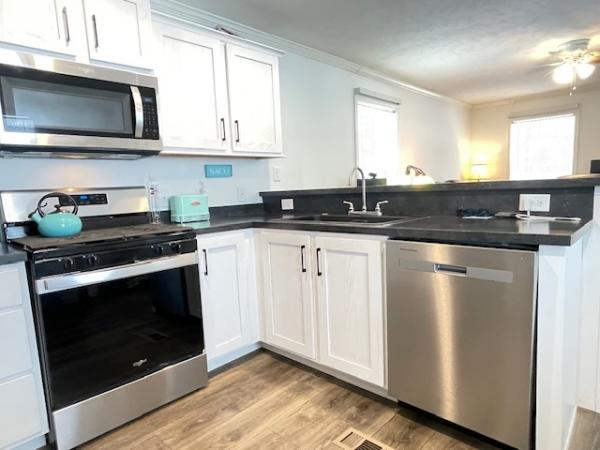 2023 Commodore Mobile Home