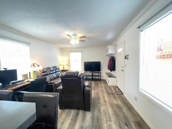 2023 Commodore Mobile Home