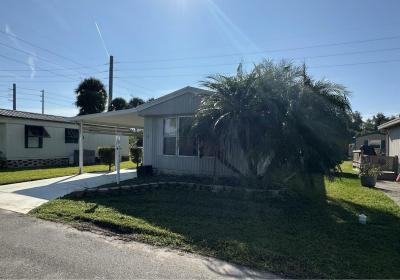 Photo 2 of 15 of home located at 4 Topez Lane Eustis, FL 32726