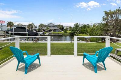 Photo 3 of 24 of home located at 100 B Davis Blvd Atlantic Beach, NC 28512