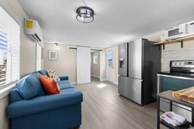 Photo 5 of 24 of home located at 100 B Davis Blvd Atlantic Beach, NC 28512