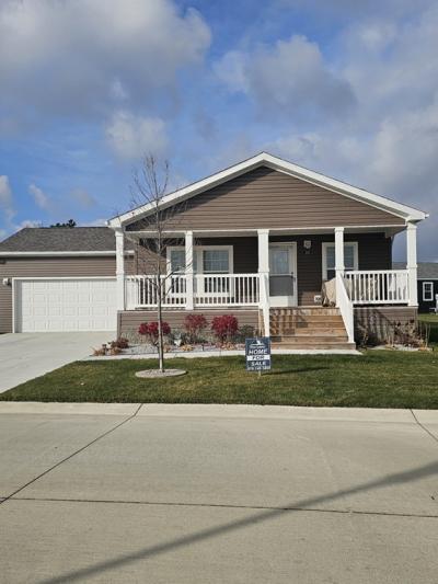 Photo 2 of 18 of home located at 220 Riviera Drive Lapeer, MI 48446