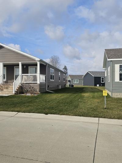 Photo 3 of 18 of home located at 220 Riviera Drive Lapeer, MI 48446