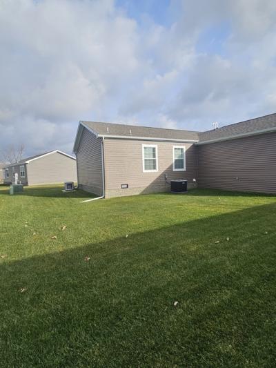 Photo 4 of 18 of home located at 220 Riviera Drive Lapeer, MI 48446