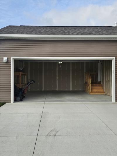 Photo 5 of 18 of home located at 220 Riviera Drive Lapeer, MI 48446