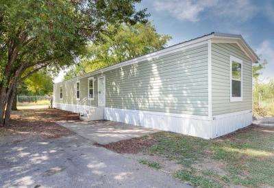 Mobile Home at 1001 E Macarthur Rd, Lot 222 Wichita, KS 67216