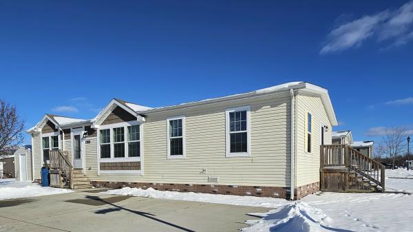 2018 Champion RA2860-237UH Mobile Home