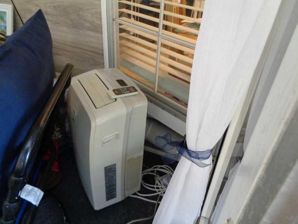 1980 TWIN Manufactured Home