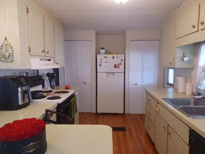 Photo 3 of 34 of home located at 36 Kingsport Ave Palmetto, FL 34221