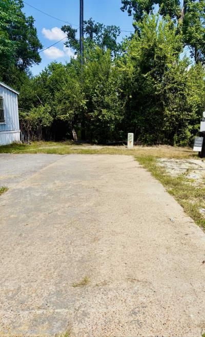 Photo 5 of 7 of home located at 5711 Yale St Houston, TX 77076