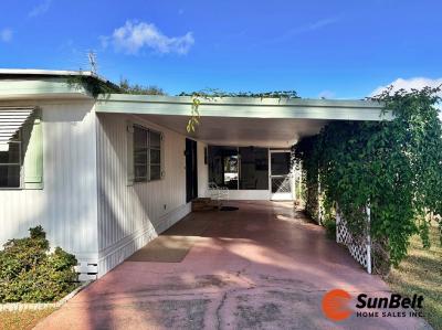 Photo 2 of 54 of home located at 413 Oak Drive Leesburg, FL 34788