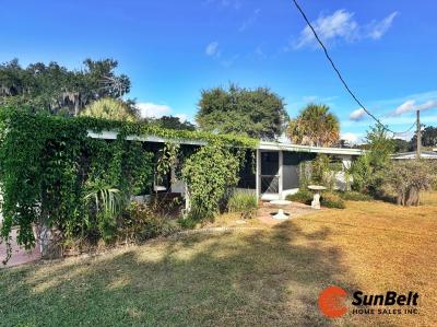 Photo 3 of 54 of home located at 413 Oak Drive Leesburg, FL 34788