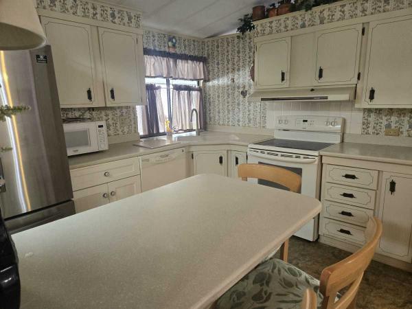 1983 SUAM Manufactured Home