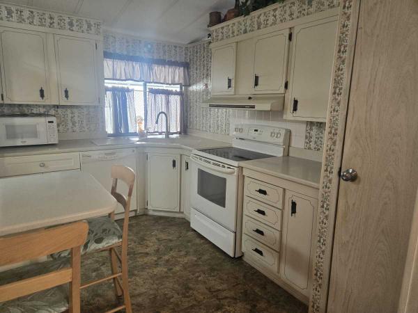 1983 SUAM Manufactured Home