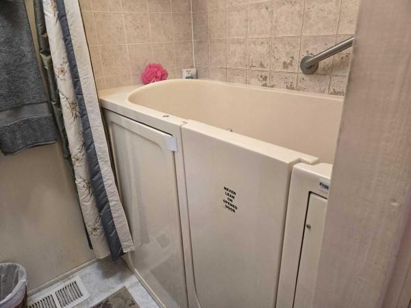 1983 SUAM Manufactured Home