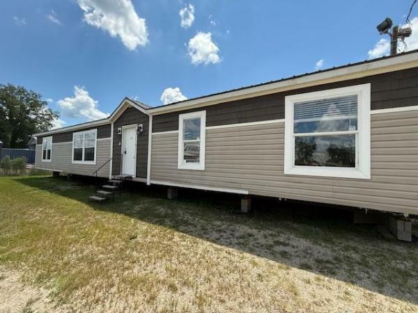 Photo 1 of 2 of home located at M.h.p., Llc 11240 Florida Blvd Walker, LA 70785