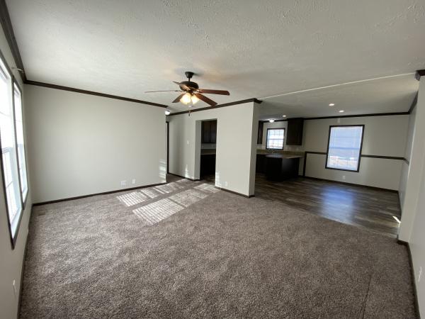 2019 CHAMPION RA2856207 Mobile Home