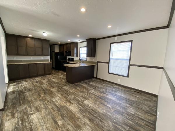 2019 CHAMPION RA2856207 Mobile Home