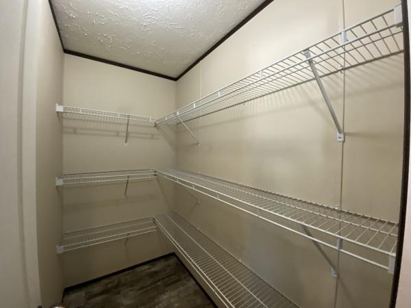 2019 CHAMPION RA2856207 Mobile Home