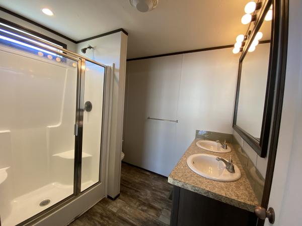 2019 CHAMPION RA2856207 Mobile Home