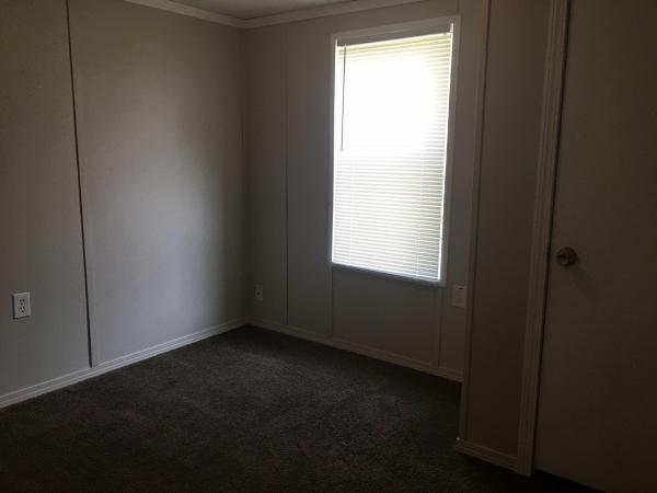 2005 Four Seasons Housing Four Seasons Autumn Manor Mobile Home