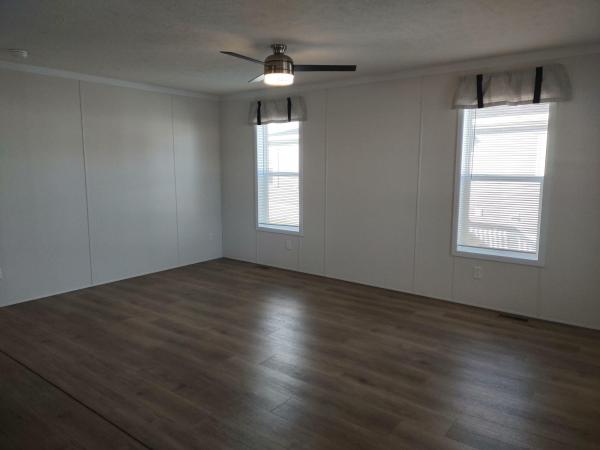 2025 Fairmont 19 430LE24603A  Home