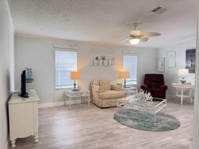 Photo 3 of 13 of home located at 1746 SE Plumbob Way Lot #387 Crystal River, FL 34429