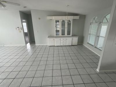 Photo 4 of 12 of home located at 2707 88th Street E Palmetto, FL 34221