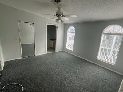 Photo 5 of 12 of home located at 2707 88th Street E Palmetto, FL 34221