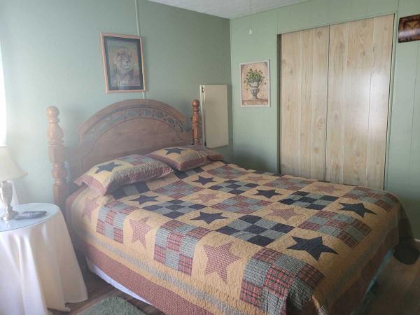 1983 Barrington Manufactured Home