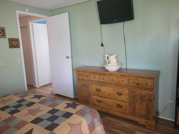 1983 Barrington Manufactured Home