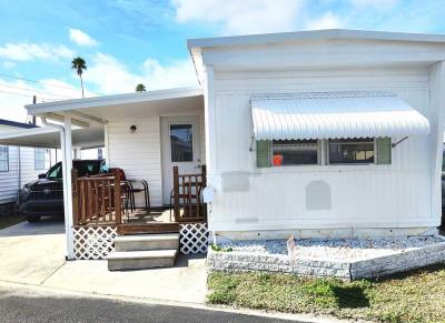 Photo 2 of 11 of home located at 370 53rd Ave N Saint Petersburg, FL 33709