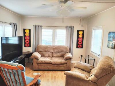 Photo 5 of 11 of home located at 370 53rd Ave N Saint Petersburg, FL 33709