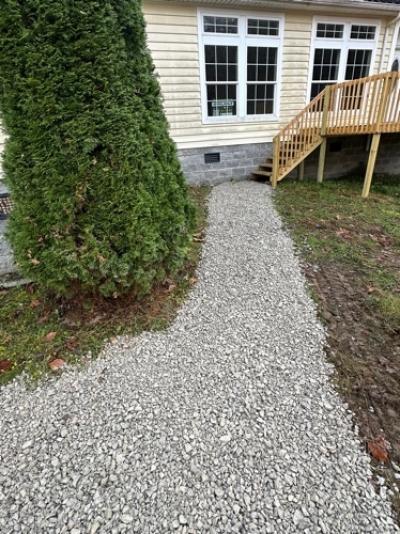 Photo 2 of 13 of home located at 2828 Powells Crk Pikeville, KY 41501