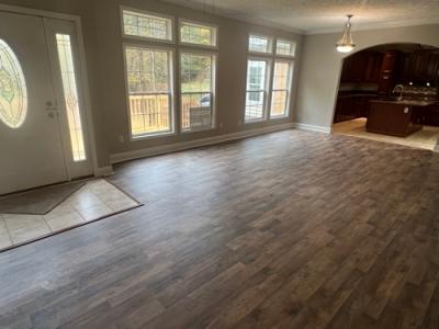 Photo 3 of 13 of home located at 2828 Powells Crk Pikeville, KY 41501