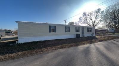 Mobile Home at 500 W Warnock St Lot B27 Princeton, IN 47670