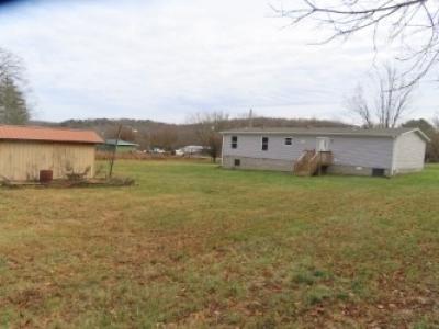 Photo 3 of 12 of home located at 355 7th St Tracy City, TN 37387