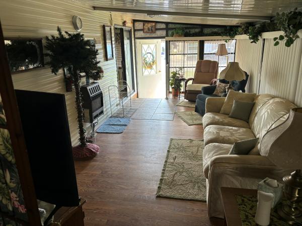 1985 WYNO na Mobile Home