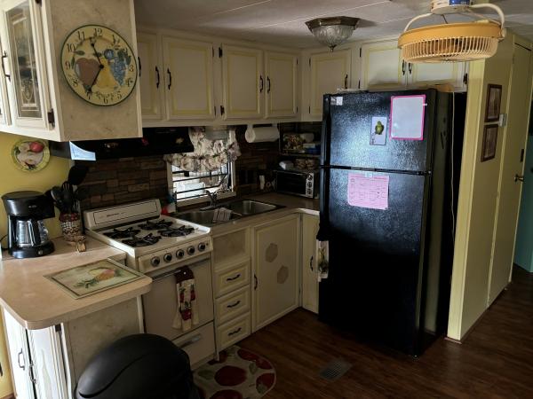 1985 WYNO na Mobile Home