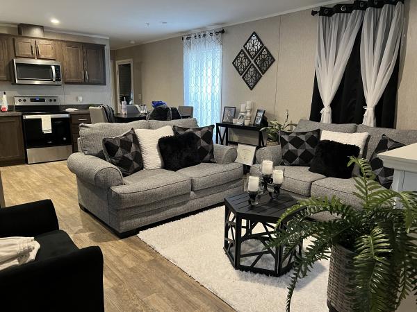 2022 Champion ESSF26610 (Stretch 70 ft.) Mobile Home